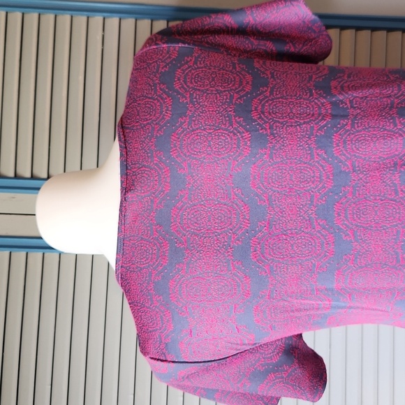 LuLaRoe Grey & Pink Scoop Neck Top - Picture 8 of 10